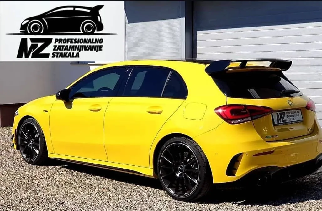 Žuti Mercedes sa profesionalno zatamnjenim staklima